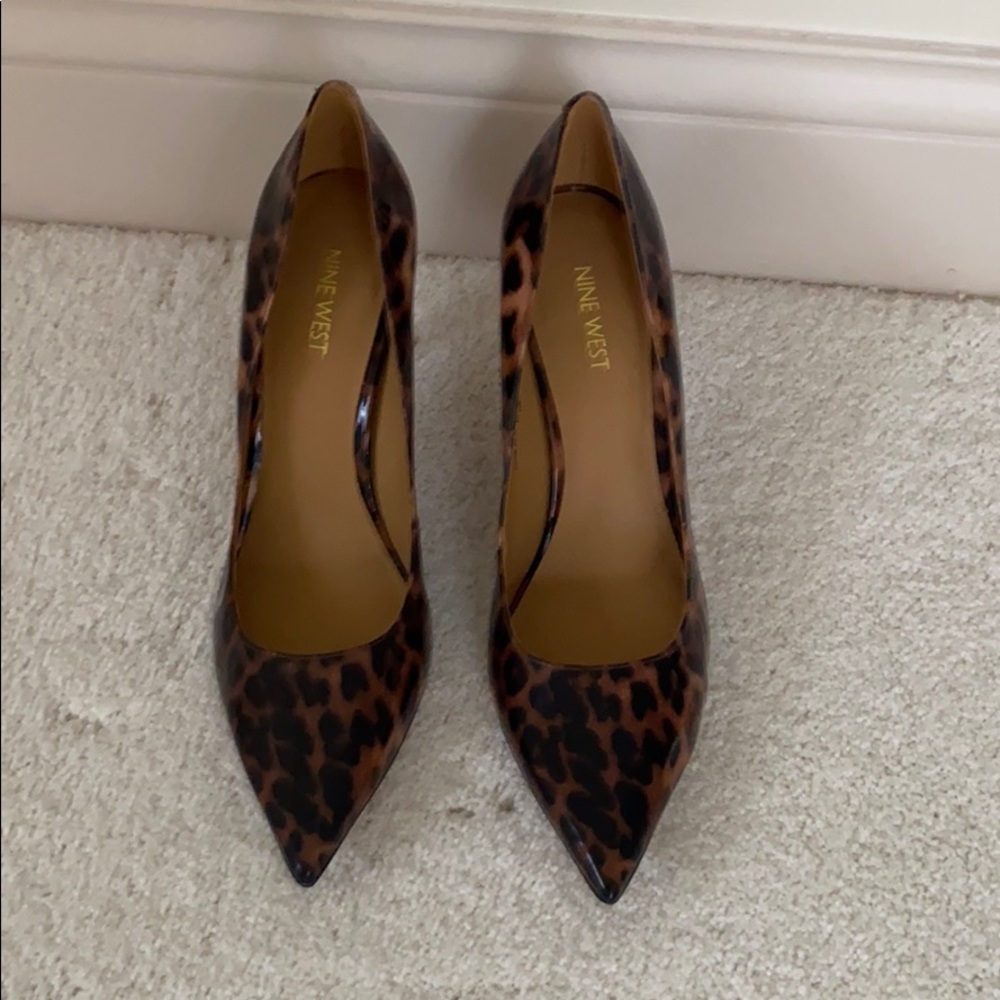 Dress pumps